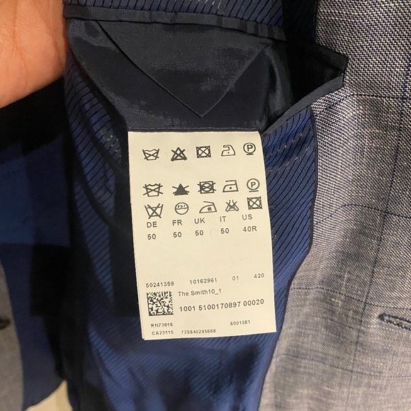 Hugo Boss Blazer Size 40R - Picture 2 of 4